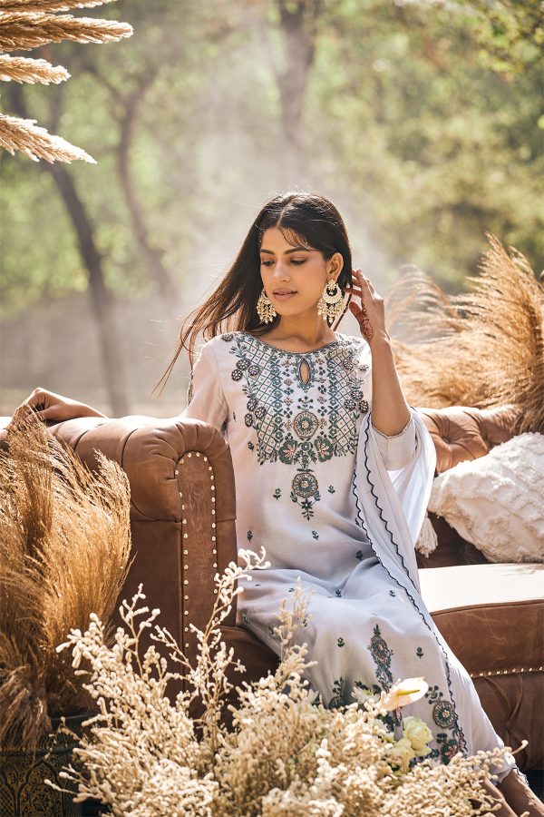 Embroidered kurta with pant and dupatta IN SILK